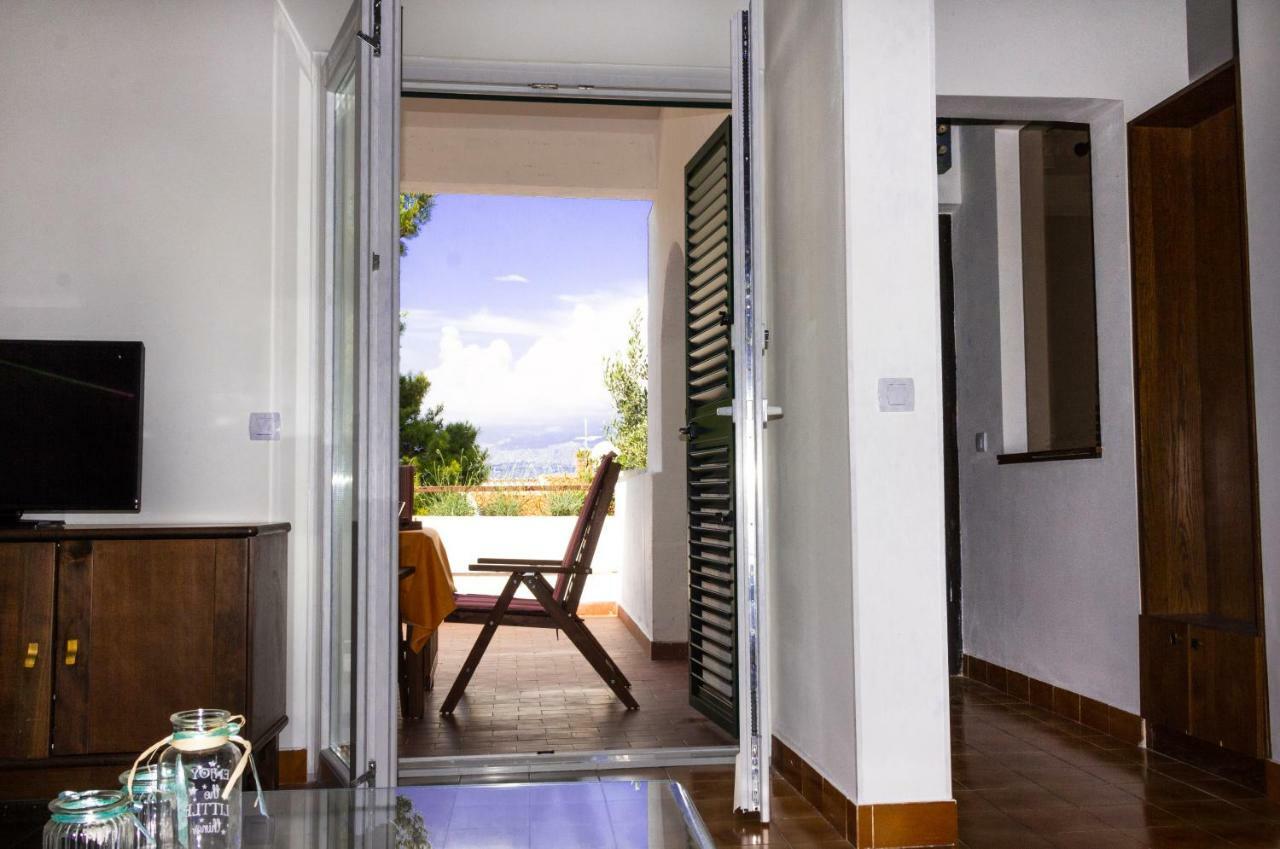 Holiday Home Laurea Supetar Luaran gambar